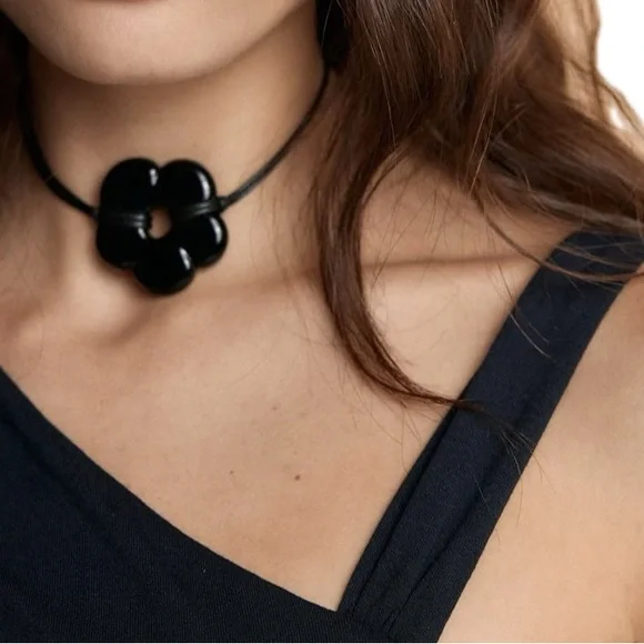 Free People Black Glass Flower Choker 🖤 - Picture 2 of 12